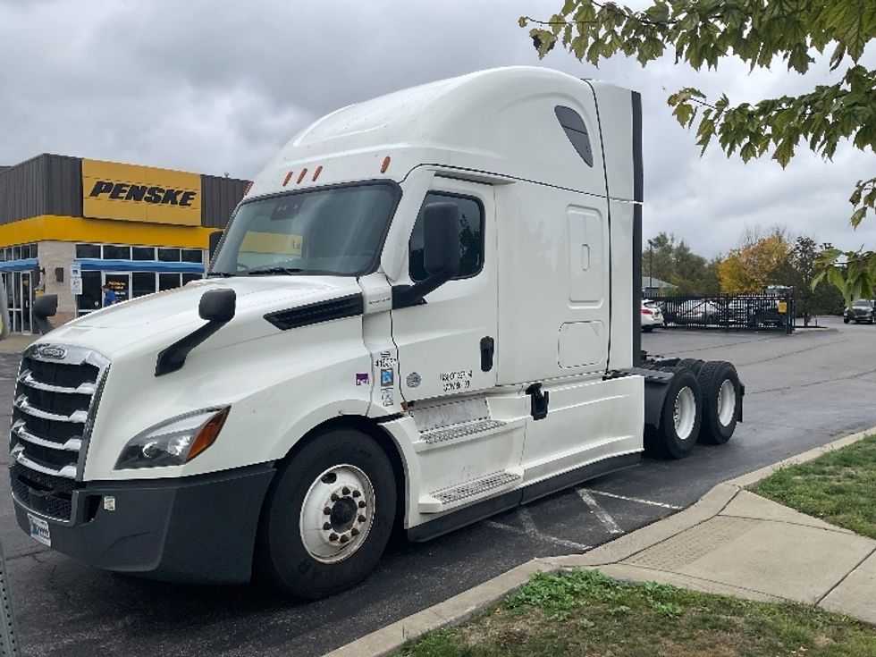 Sleeper Tractor-Heavy Duty Tractors-Freightliner-2022-T12664ST-Buffalo-NY-496,821\n\t\tmiles-$ 69,000 - Image 3