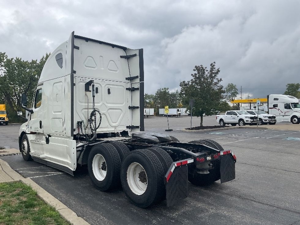 Sleeper Tractor-Heavy Duty Tractors-Freightliner-2022-T12664ST-Buffalo-NY-496,821\n\t\tmiles-$ 69,000 - Image 5