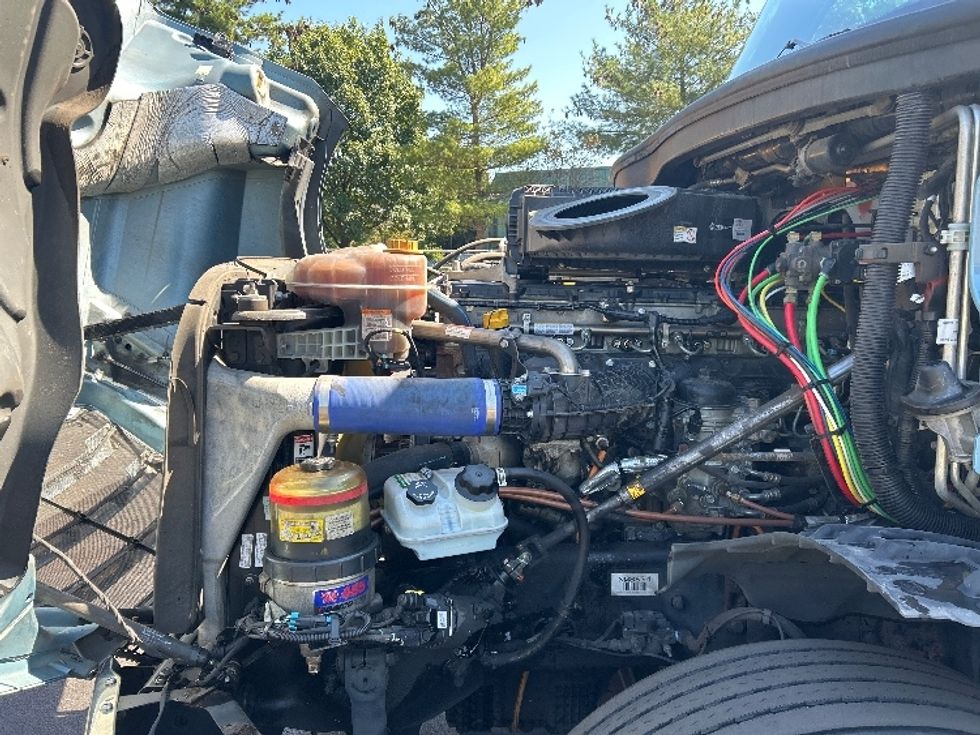 Sleeper Tractor-Heavy Duty Tractors-Freightliner-2022-T12664ST-Burlington-NJ-277,005\n\t\tmiles-$ 90,000 - Image 21