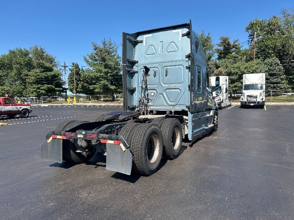 Sleeper Tractor-Heavy Duty Tractors-Freightliner-2022-T12664ST-Burlington-NJ-277,005\n\t\tmiles-$ 90,000 - Image 7