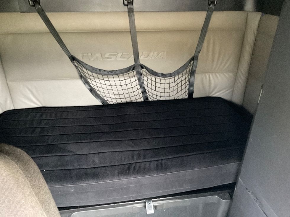 Sleeper Tractor-Heavy Duty Tractors-Freightliner-2022-T12664ST-Byron Center-MI-433,424\n\t\tmiles-$ 75,750 - Image 16