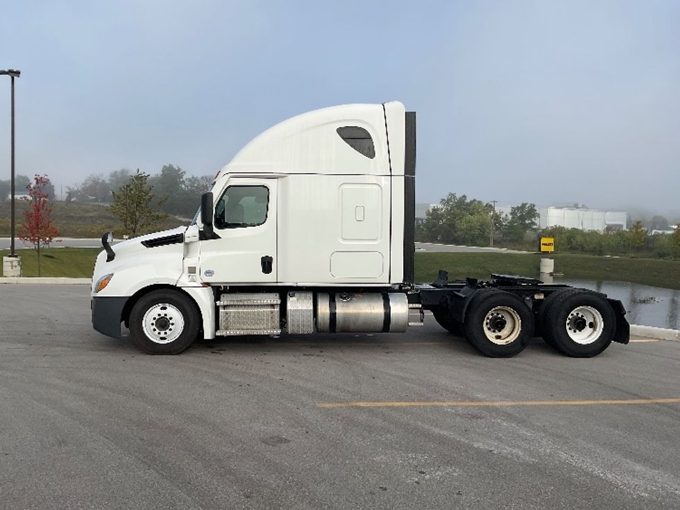 Sleeper Tractor-Heavy Duty Tractors-Freightliner-2022-T12664ST-Byron Center-MI-433,424\n\t\tmiles-$ 75,750 - Image 4