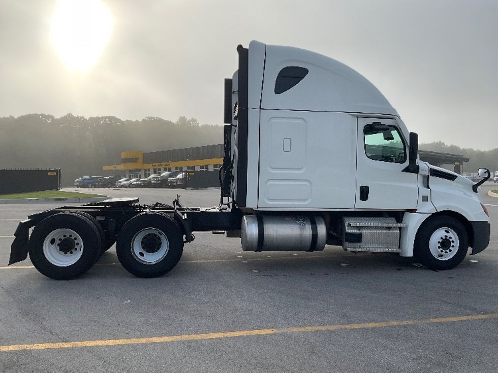 Sleeper Tractor-Heavy Duty Tractors-Freightliner-2022-T12664ST-Byron Center-MI-433,424\n\t\tmiles-$ 75,750 - Image 8