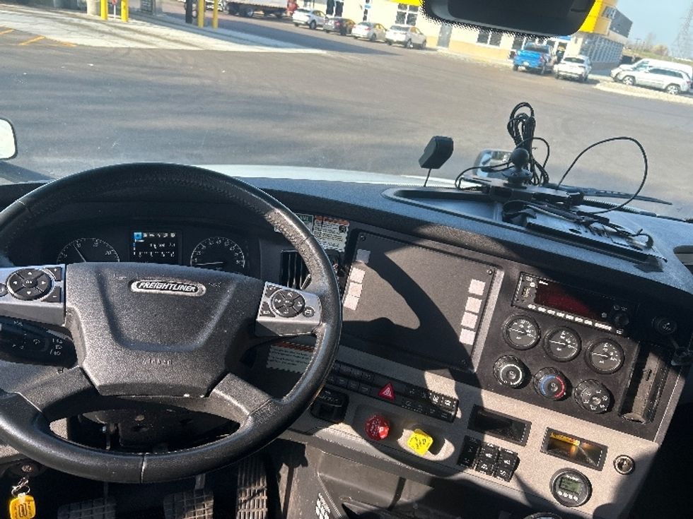 Sleeper Tractor-Heavy Duty Tractors-Freightliner-2022-T12664ST-Byron Center-MI-541,287\n\t\tmiles-$ 60,750 - Image 11