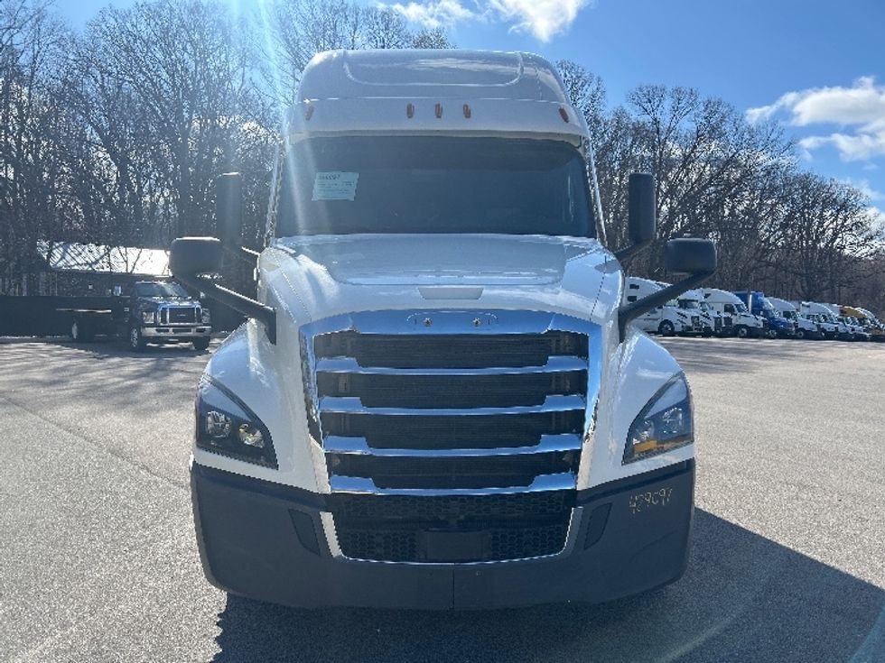 Sleeper Tractor-Heavy Duty Tractors-Freightliner-2022-T12664ST-Byron Center-MI-541,287\n\t\tmiles-$ 60,750 - Image 2