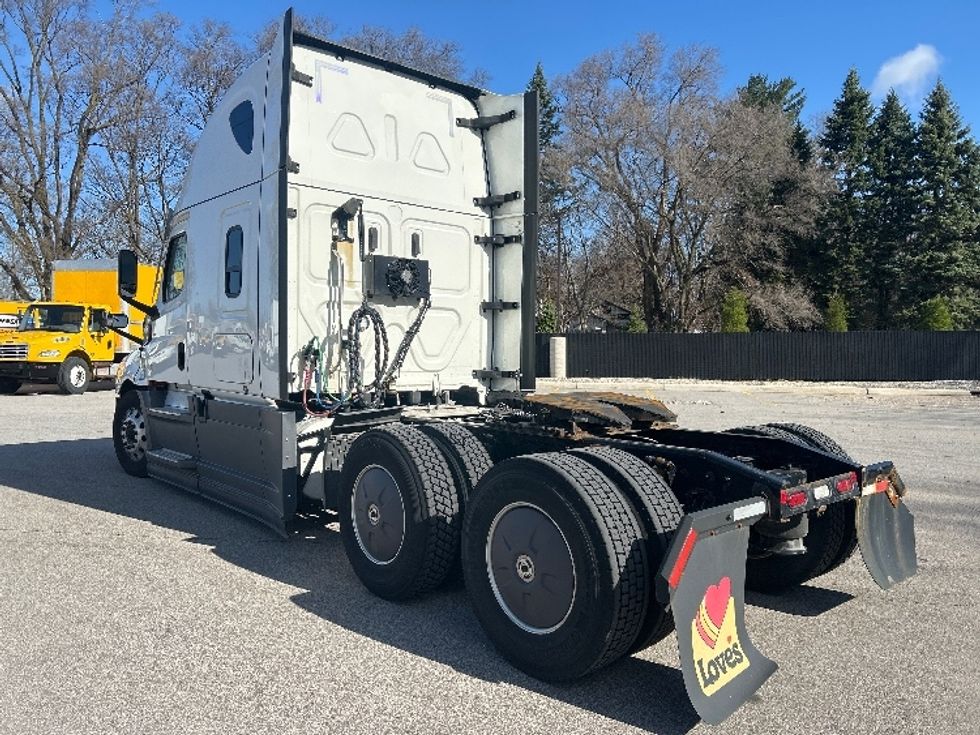 Sleeper Tractor-Heavy Duty Tractors-Freightliner-2022-T12664ST-Byron Center-MI-541,287\n\t\tmiles-$ 60,750 - Image 5