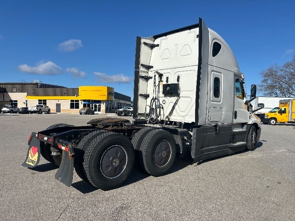 Sleeper Tractor-Heavy Duty Tractors-Freightliner-2022-T12664ST-Byron Center-MI-541,287\n\t\tmiles-$ 60,750 - Image 7