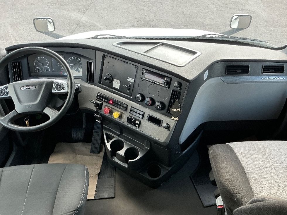 Sleeper Tractor-Heavy Duty Tractors-Freightliner-2022-T12664ST-Calgary-AB-429,089\n\t\tkm-$ 117,250 - Image 12