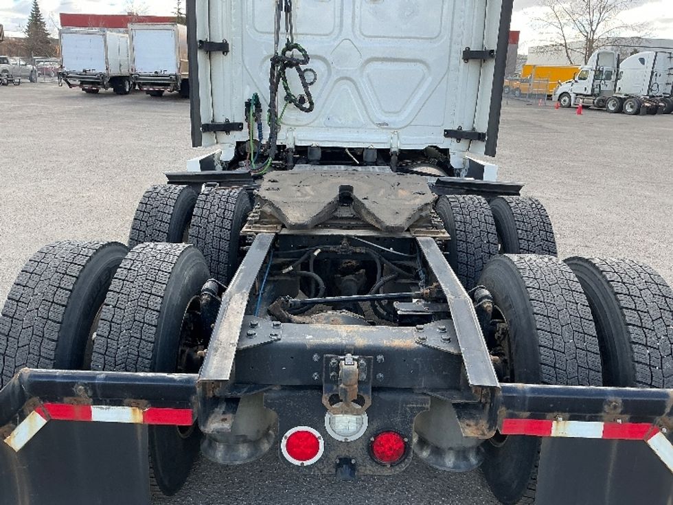 Sleeper Tractor-Heavy Duty Tractors-Freightliner-2022-T12664ST-Calgary-AB-429,089\n\t\tkm-$ 117,250 - Image 6