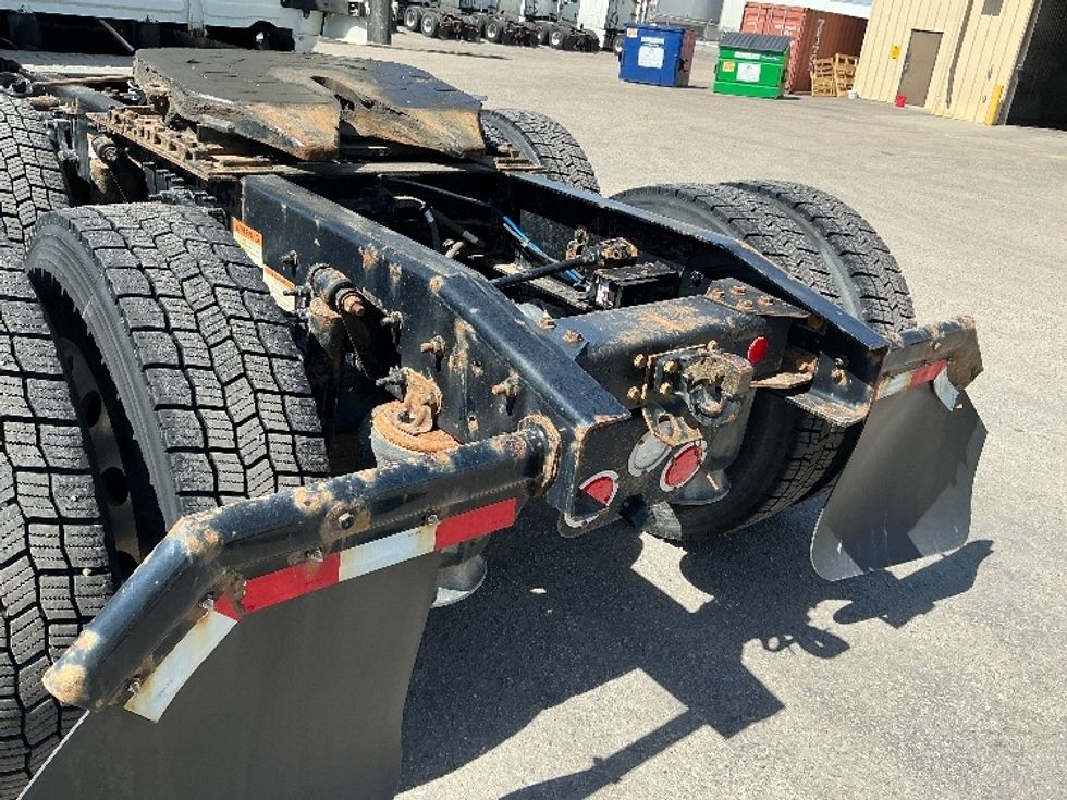 Sleeper Tractor-Heavy Duty Tractors-Freightliner-2022-T12664ST-Calgary-AB-541,116\n\t\tkm-$ 110,500 - Image 24