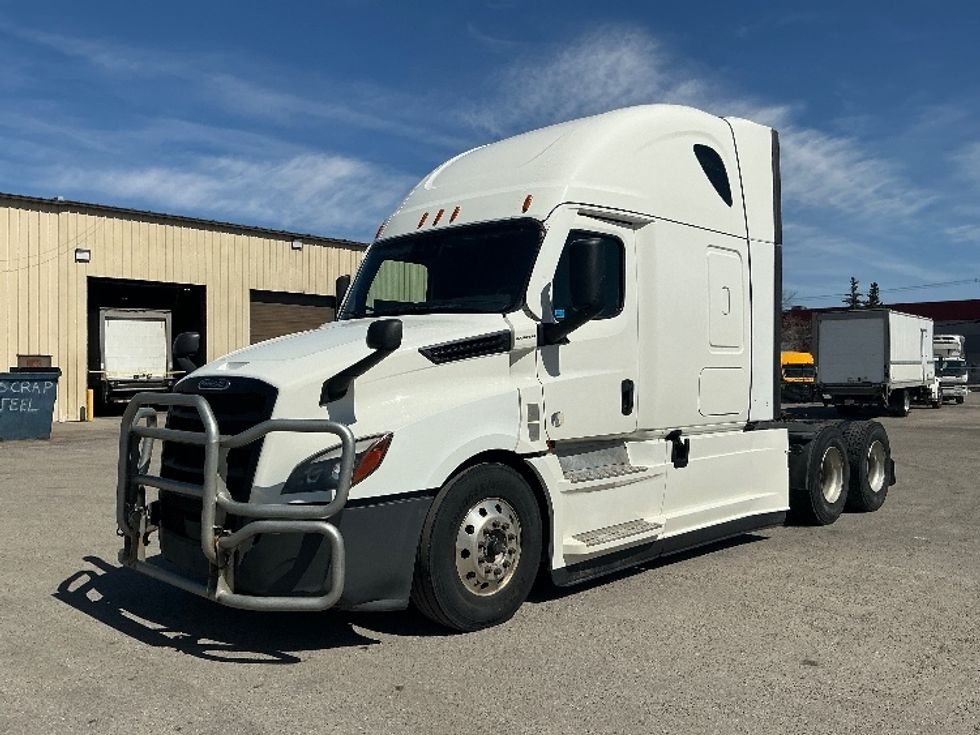 Sleeper Tractor-Heavy Duty Tractors-Freightliner-2022-T12664ST-Calgary-AB-541,116\n\t\tkm-$ 110,500 - Image 3