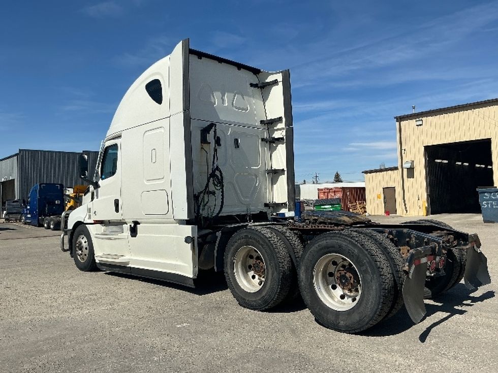 Sleeper Tractor-Heavy Duty Tractors-Freightliner-2022-T12664ST-Calgary-AB-541,116\n\t\tkm-$ 110,500 - Image 5