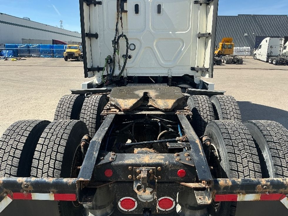 Sleeper Tractor-Heavy Duty Tractors-Freightliner-2022-T12664ST-Calgary-AB-541,116\n\t\tkm-$ 110,500 - Image 6
