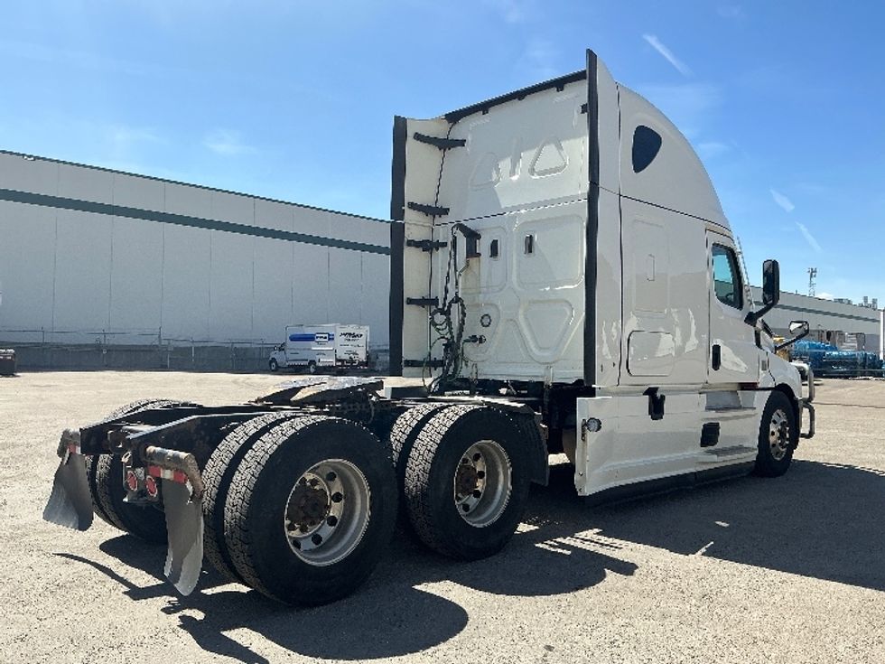 Sleeper Tractor-Heavy Duty Tractors-Freightliner-2022-T12664ST-Calgary-AB-541,116\n\t\tkm-$ 110,500 - Image 7