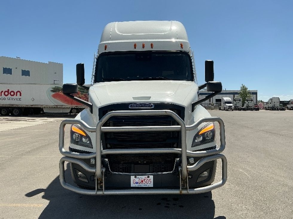 Sleeper Tractor-Heavy Duty Tractors-Freightliner-2022-T12664ST-Calgary-AB-553,093\n\t\tkm-$ 113,750 - Image 2