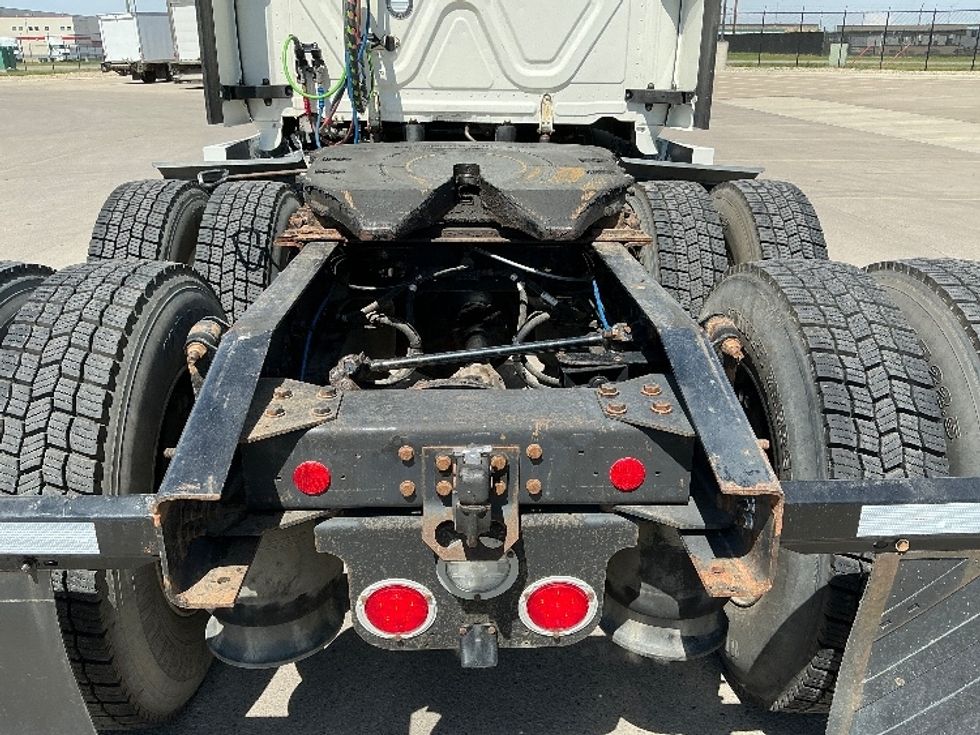 Sleeper Tractor-Heavy Duty Tractors-Freightliner-2022-T12664ST-Calgary-AB-553,093\n\t\tkm-$ 113,750 - Image 6