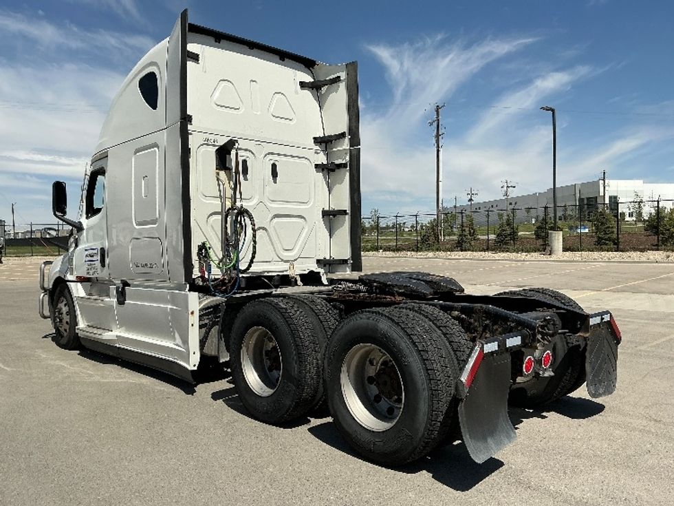 Sleeper Tractor-Heavy Duty Tractors-Freightliner-2022-T12664ST-Calgary-AB-553,093\n\t\tkm-$ 113,750 - Image 7