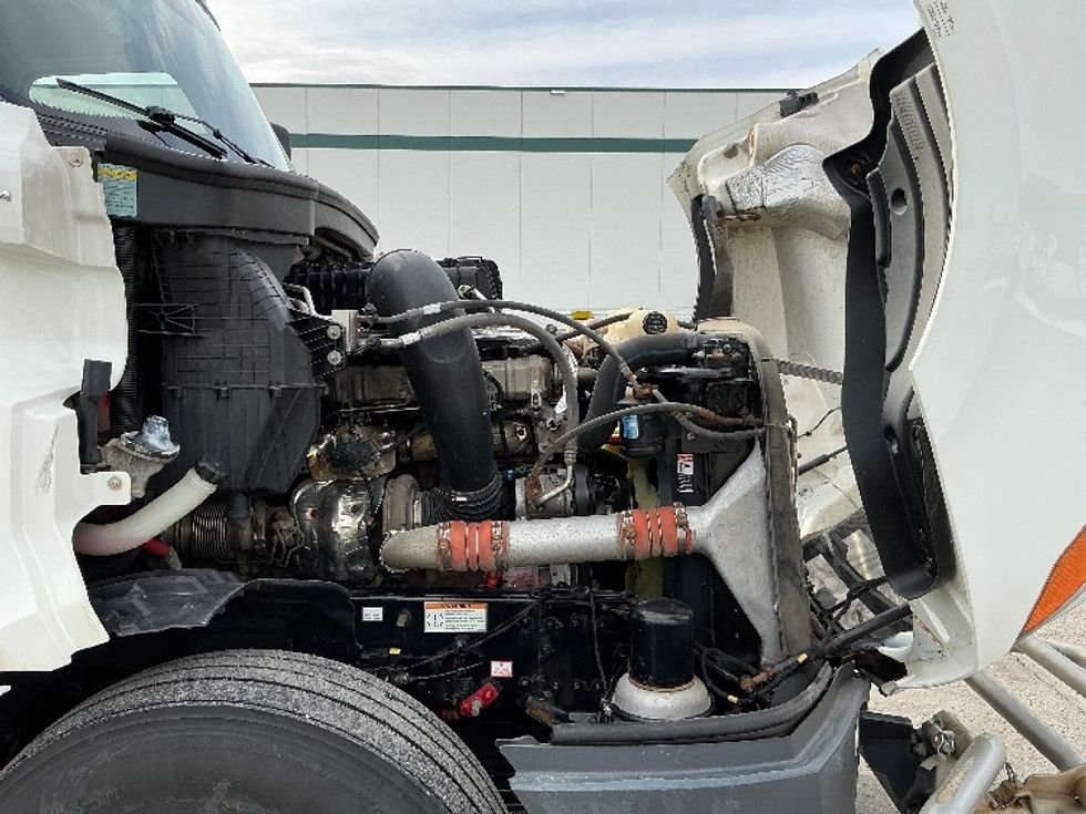 Sleeper Tractor-Heavy Duty Tractors-Freightliner-2022-T12664ST-Calgary-AB-639,498\n\t\tkm-$ 98,000 - Image 20