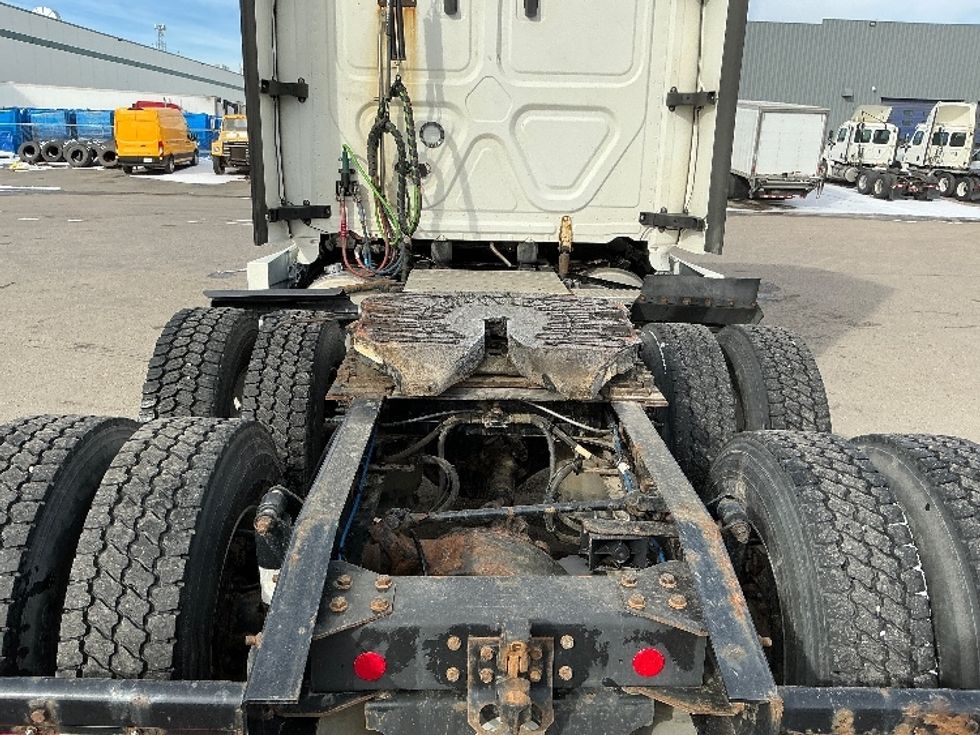 Sleeper Tractor-Heavy Duty Tractors-Freightliner-2022-T12664ST-Calgary-AB-639,498\n\t\tkm-$ 98,000 - Image 6