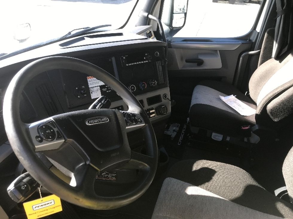 Sleeper Tractor-Heavy Duty Tractors-Freightliner-2022-T12664ST-Calgary-AB-678,715\n\t\tkm-$ 110,750 - Image 10