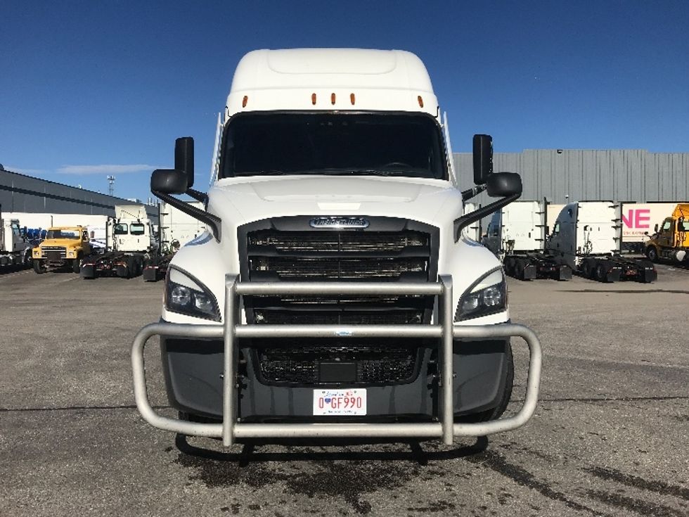 Sleeper Tractor-Heavy Duty Tractors-Freightliner-2022-T12664ST-Calgary-AB-678,715\n\t\tkm-$ 110,750 - Image 2