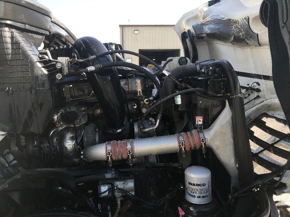 Sleeper Tractor-Heavy Duty Tractors-Freightliner-2022-T12664ST-Calgary-AB-678,715\n\t\tkm-$ 110,750 - Image 21