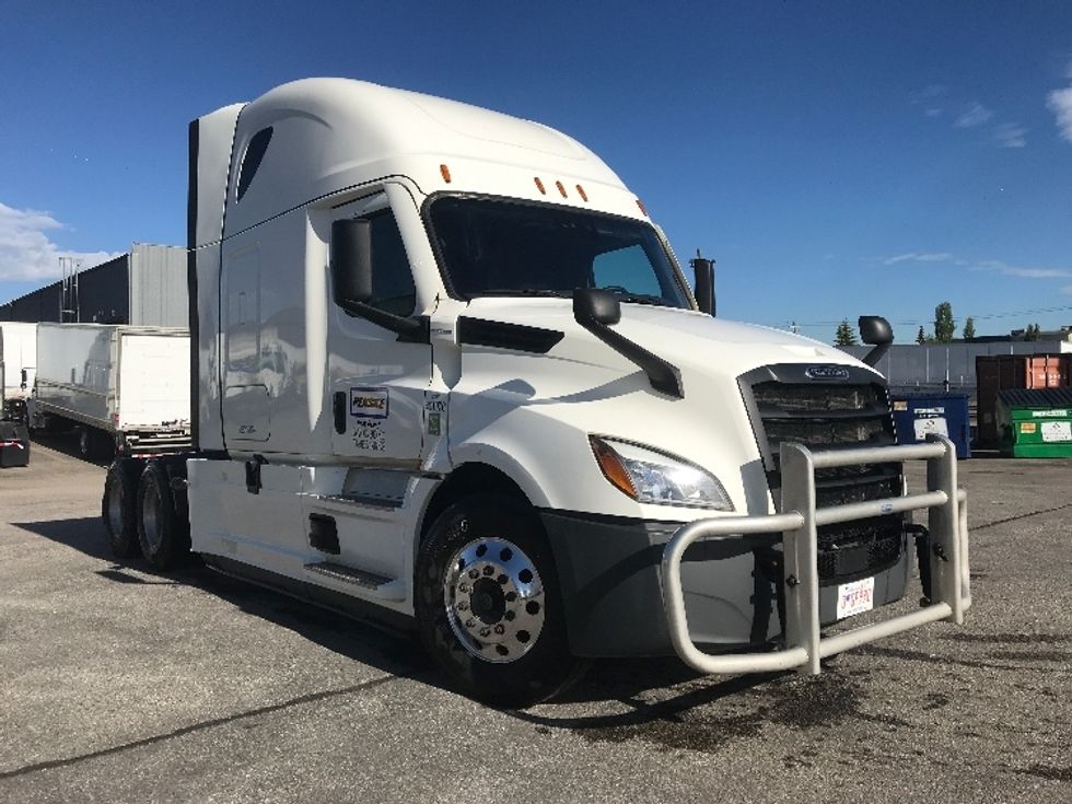 Sleeper Tractor-Heavy Duty Tractors-Freightliner-2022-T12664ST-Calgary-AB-678,715\n\t\tkm-$ 110,750 - Image 3
