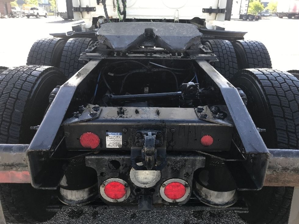 Sleeper Tractor-Heavy Duty Tractors-Freightliner-2022-T12664ST-Calgary-AB-678,715\n\t\tkm-$ 110,750 - Image 6