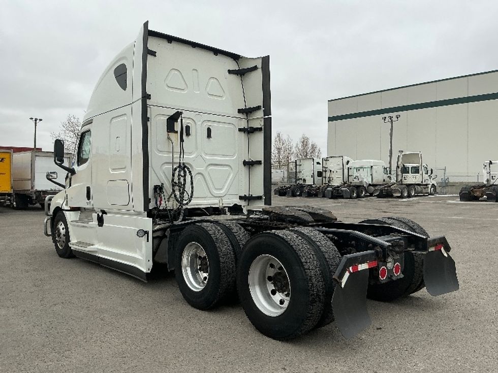 Sleeper Tractor-Heavy Duty Tractors-Freightliner-2022-T12664ST-Calgary-AB-682,661\n\t\tkm-$ 94,750 - Image 5