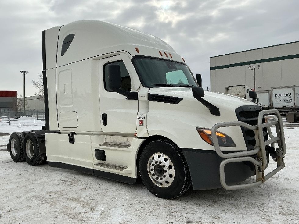 Sleeper Tractor-Heavy Duty Tractors-Freightliner-2022-T12664ST-Calgary-AB-773,789\n\t\tkm-$ 88,000 - Image 1