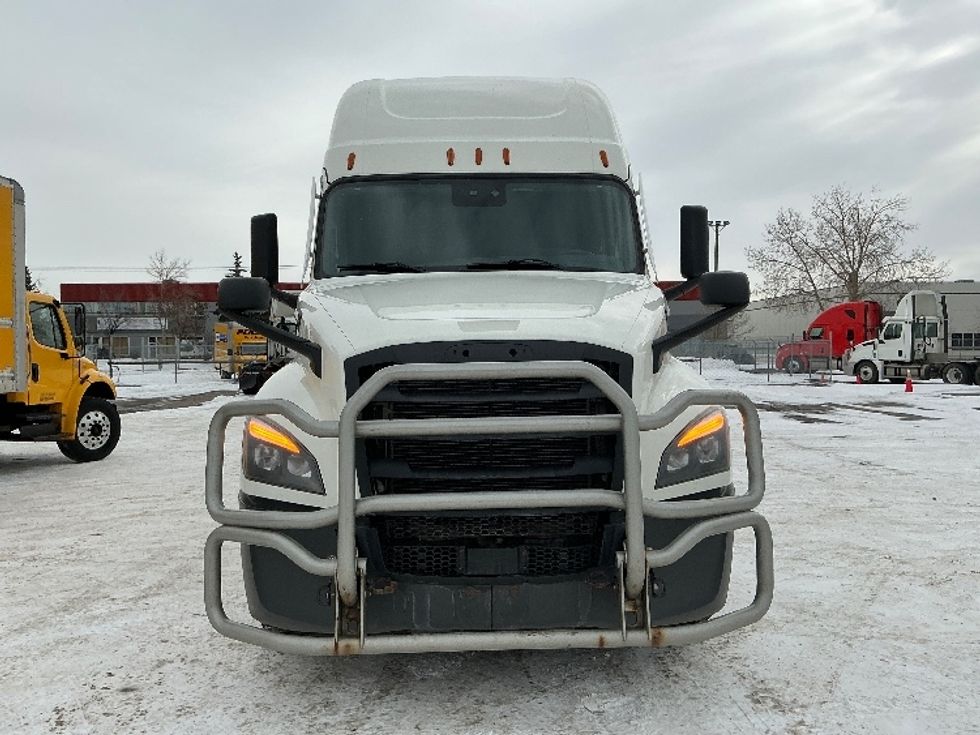 Sleeper Tractor-Heavy Duty Tractors-Freightliner-2022-T12664ST-Calgary-AB-773,789\n\t\tkm-$ 88,000 - Image 2