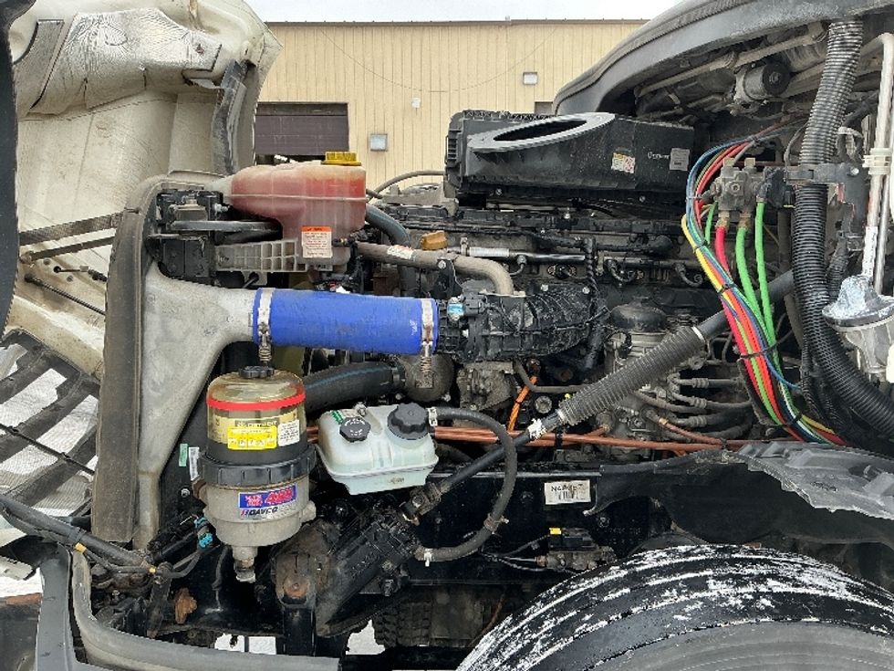 Sleeper Tractor-Heavy Duty Tractors-Freightliner-2022-T12664ST-Calgary-AB-773,789\n\t\tkm-$ 88,000 - Image 20