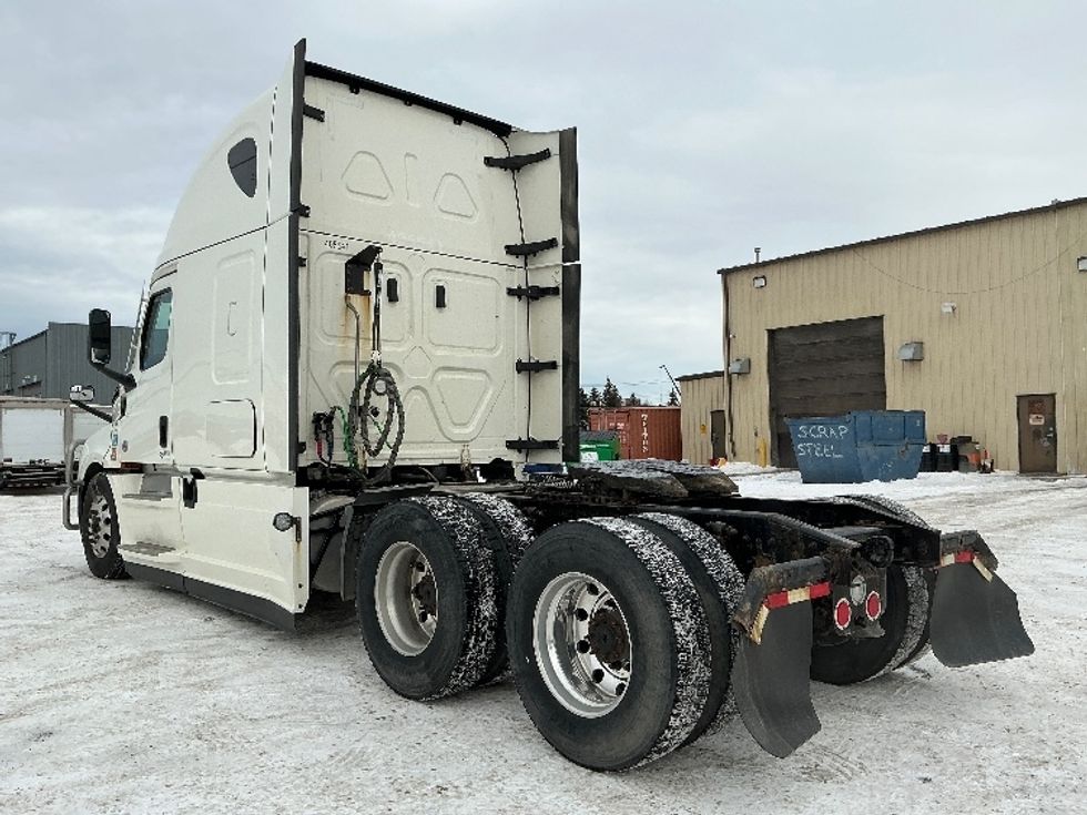 Sleeper Tractor-Heavy Duty Tractors-Freightliner-2022-T12664ST-Calgary-AB-773,789\n\t\tkm-$ 88,000 - Image 5