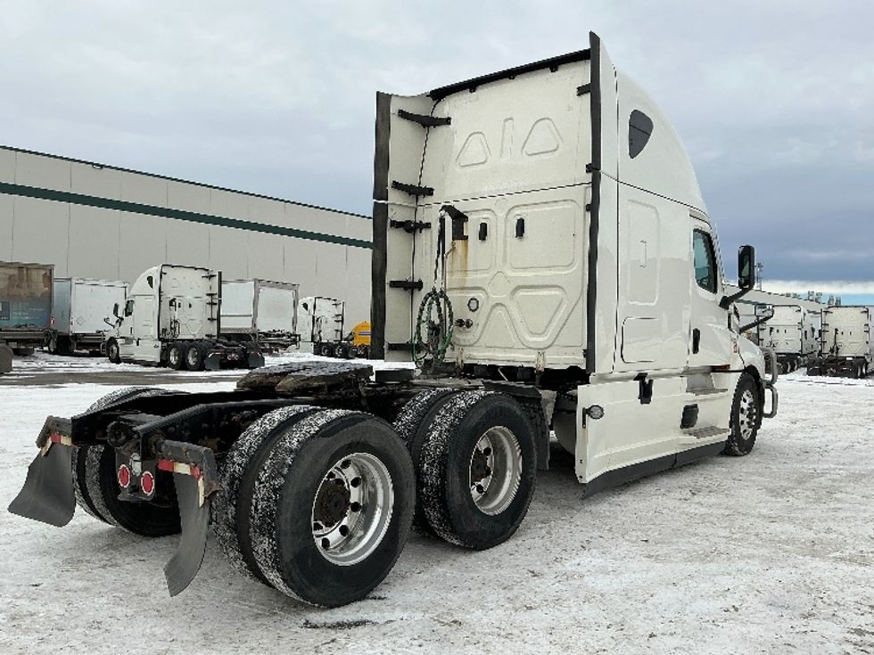 Sleeper Tractor-Heavy Duty Tractors-Freightliner-2022-T12664ST-Calgary-AB-773,789\n\t\tkm-$ 88,000 - Image 7