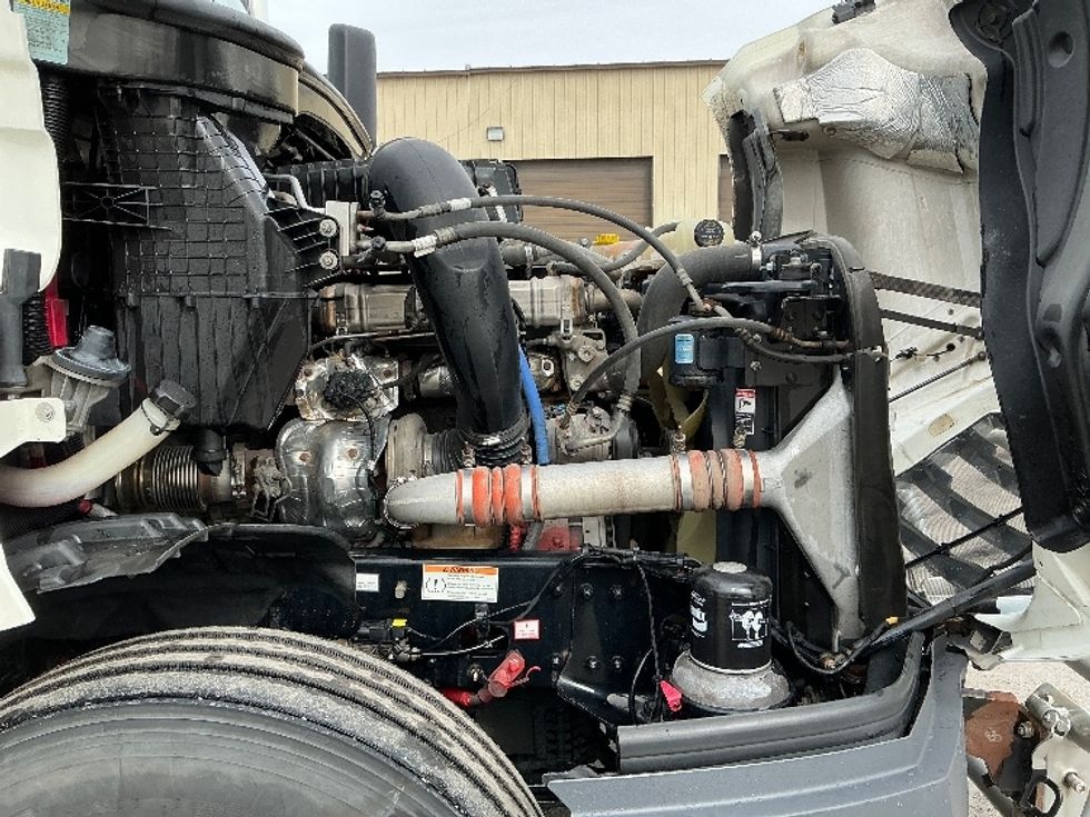 Sleeper Tractor-Heavy Duty Tractors-Freightliner-2022-T12664ST-Calgary-AB-786,593\n\t\tkm-$ 95,750 - Image 21