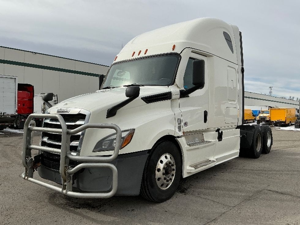 Sleeper Tractor-Heavy Duty Tractors-Freightliner-2022-T12664ST-Calgary-AB-786,593\n\t\tkm-$ 95,750 - Image 3