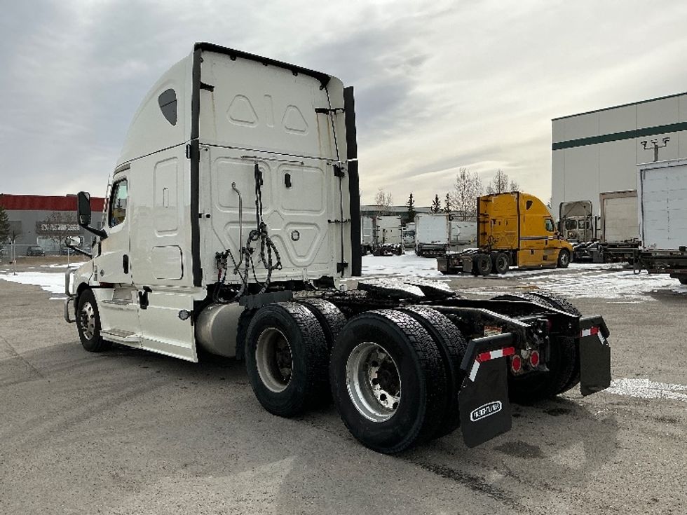 Sleeper Tractor-Heavy Duty Tractors-Freightliner-2022-T12664ST-Calgary-AB-786,593\n\t\tkm-$ 95,750 - Image 5