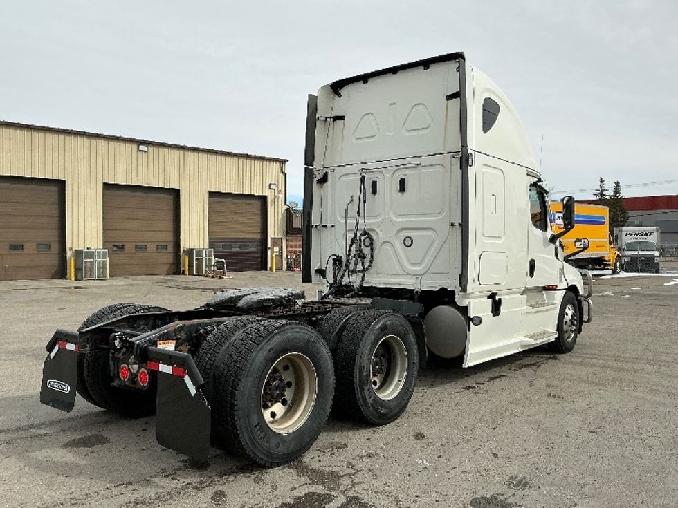 Sleeper Tractor-Heavy Duty Tractors-Freightliner-2022-T12664ST-Calgary-AB-786,593\n\t\tkm-$ 95,750 - Image 7