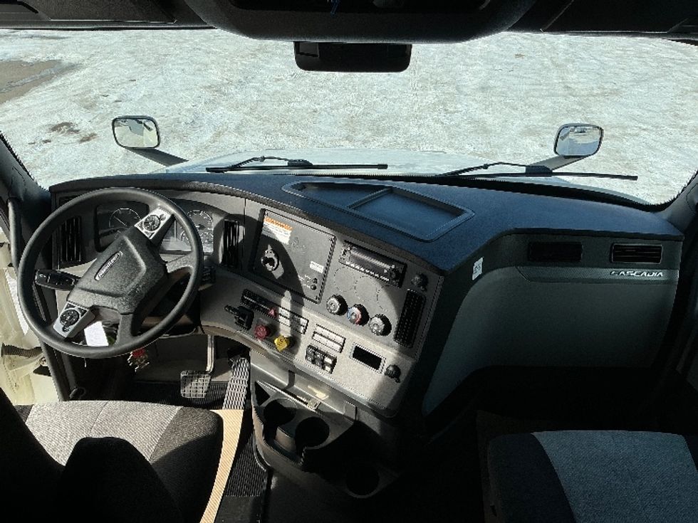 Sleeper Tractor-Heavy Duty Tractors-Freightliner-2022-T12664ST-Calgary-AB-788,890\n\t\tkm-$ 86,750 - Image 12