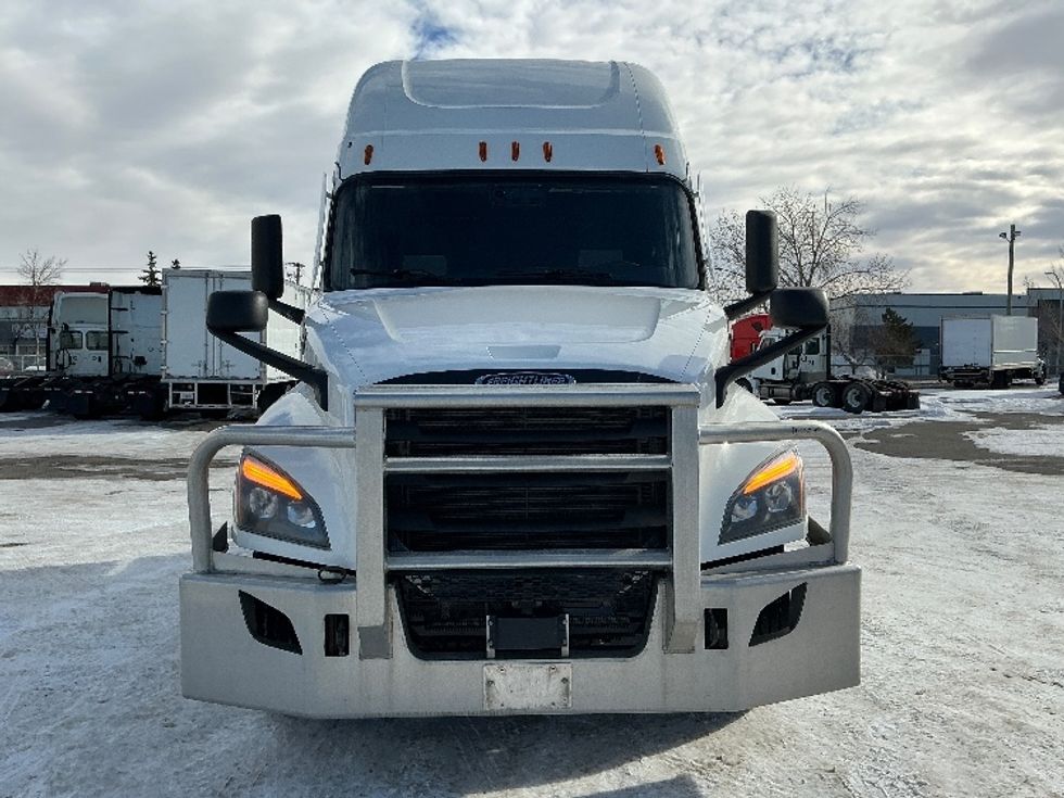 Sleeper Tractor-Heavy Duty Tractors-Freightliner-2022-T12664ST-Calgary-AB-788,890\n\t\tkm-$ 86,750 - Image 2
