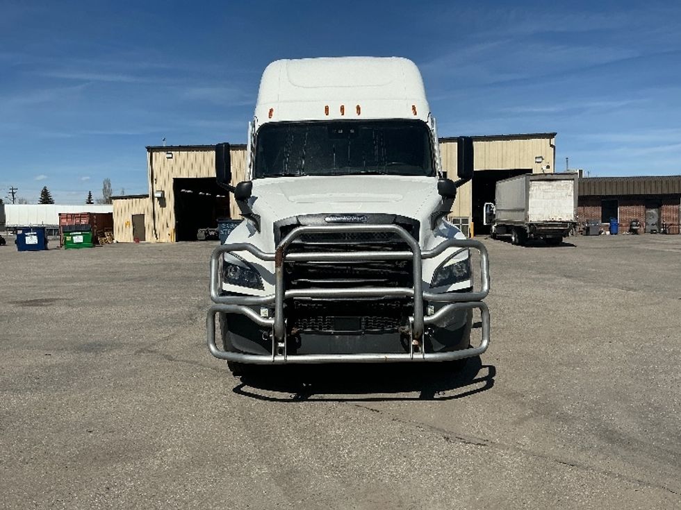 Sleeper Tractor-Heavy Duty Tractors-Freightliner-2022-T12664ST-Calgary-AB-843,507\n\t\tkm-$ 94,000 - Image 2