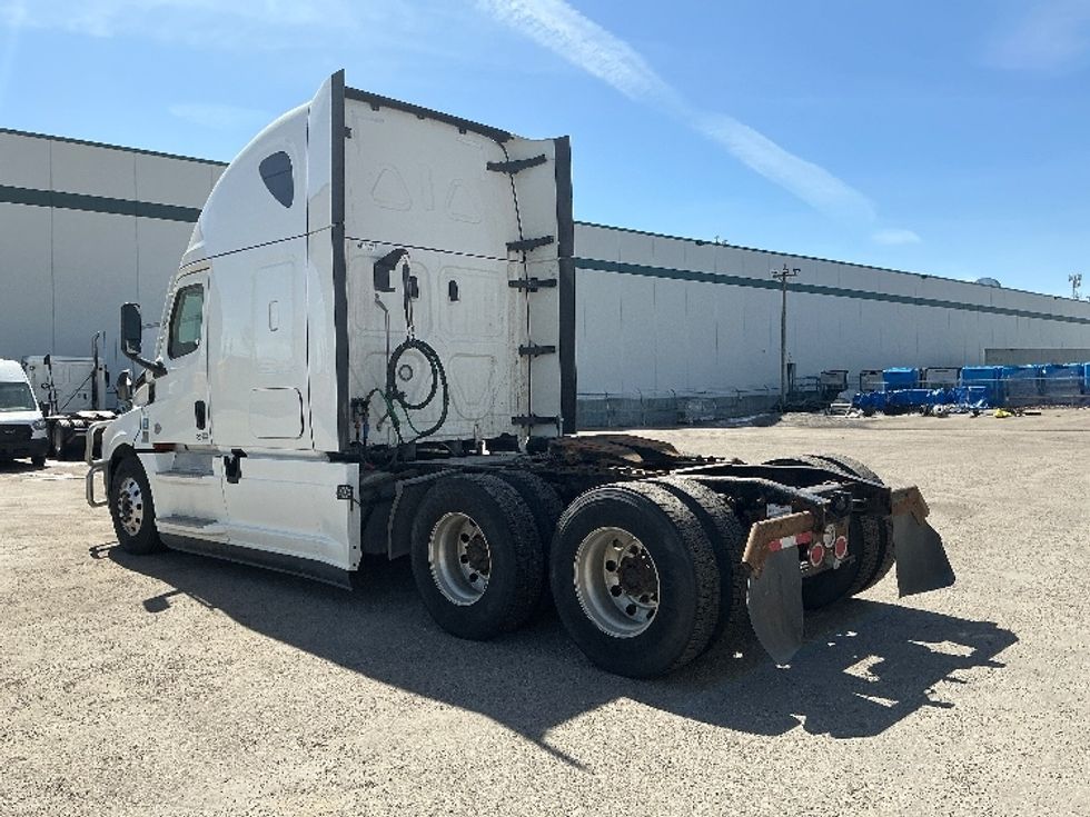 Sleeper Tractor-Heavy Duty Tractors-Freightliner-2022-T12664ST-Calgary-AB-843,507\n\t\tkm-$ 94,000 - Image 5