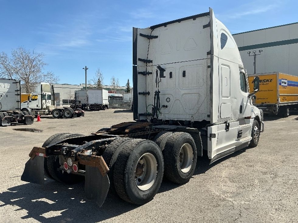 Sleeper Tractor-Heavy Duty Tractors-Freightliner-2022-T12664ST-Calgary-AB-843,507\n\t\tkm-$ 94,000 - Image 7