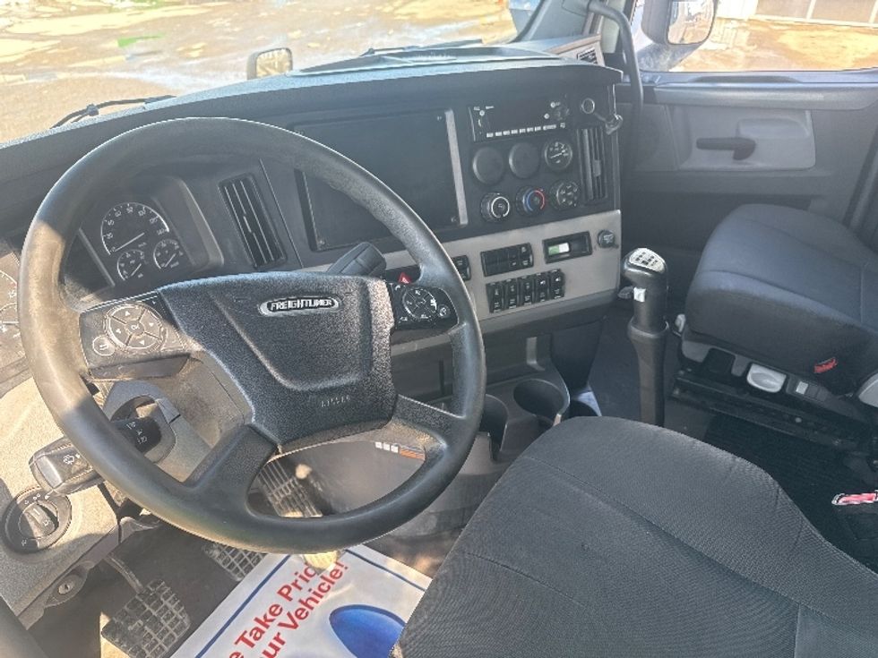 Sleeper Tractor-Heavy Duty Tractors-Freightliner-2022-T12664ST-Calgary-AB-924,779\n\t\tkm-$ 78,000 - Image 10