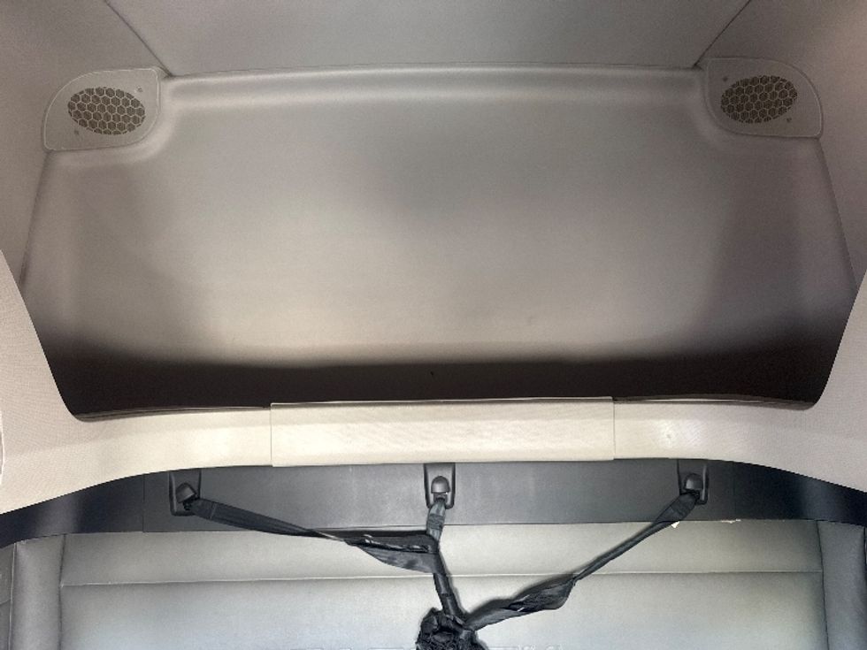 Sleeper Tractor-Heavy Duty Tractors-Freightliner-2022-T12664ST-Calgary-AB-924,779\n\t\tkm-$ 78,000 - Image 17