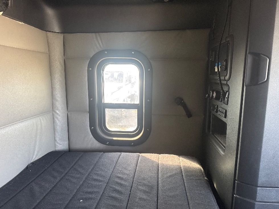 Sleeper Tractor-Heavy Duty Tractors-Freightliner-2022-T12664ST-Calgary-AB-924,779\n\t\tkm-$ 78,000 - Image 18