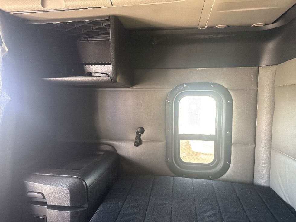 Sleeper Tractor-Heavy Duty Tractors-Freightliner-2022-T12664ST-Calgary-AB-924,779\n\t\tkm-$ 78,000 - Image 19