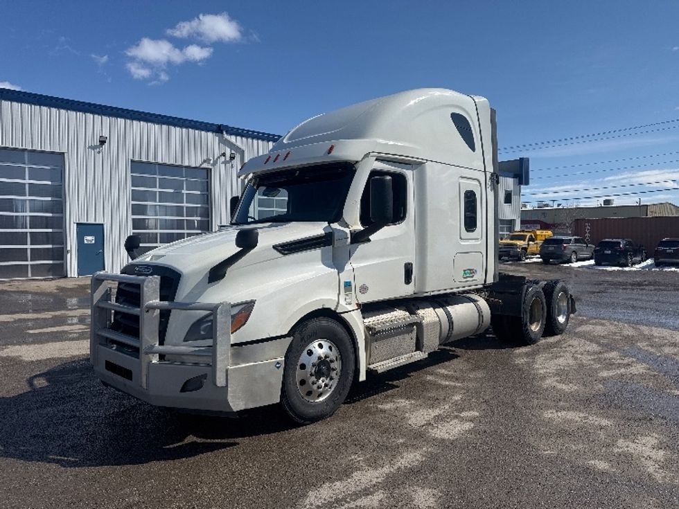 Sleeper Tractor-Heavy Duty Tractors-Freightliner-2022-T12664ST-Calgary-AB-924,779\n\t\tkm-$ 78,000 - Image 3