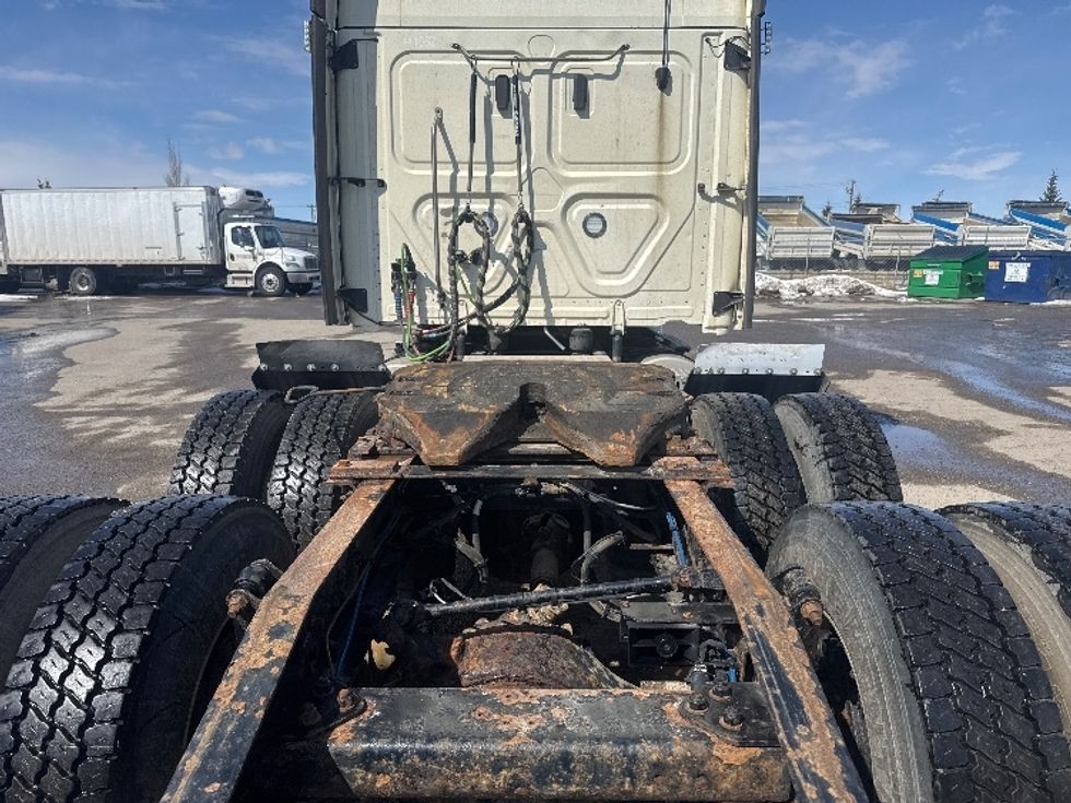 Sleeper Tractor-Heavy Duty Tractors-Freightliner-2022-T12664ST-Calgary-AB-924,779\n\t\tkm-$ 78,000 - Image 6