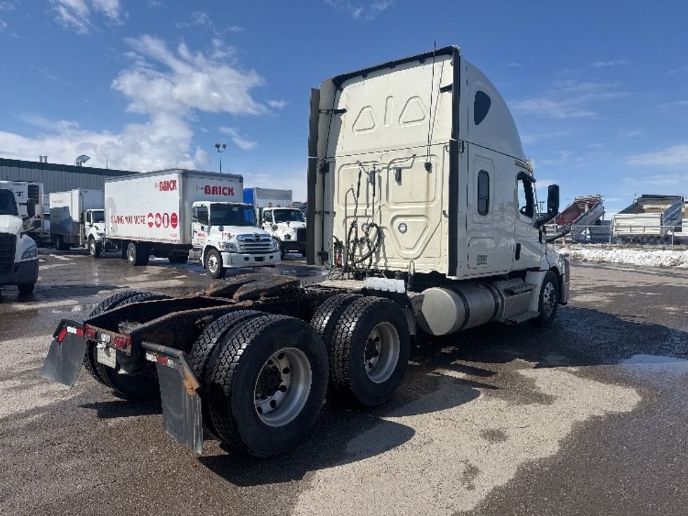 Sleeper Tractor-Heavy Duty Tractors-Freightliner-2022-T12664ST-Calgary-AB-924,779\n\t\tkm-$ 78,000 - Image 7